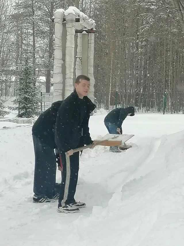 ​Трудовой десант: снег сдается!
