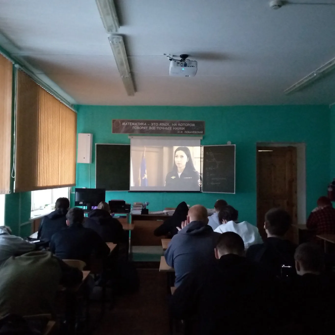 Зазеркалье, или Реальные истории наркоманов